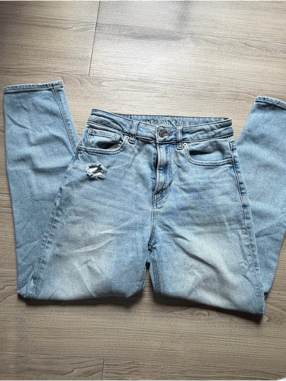 american eagle light wash jeans